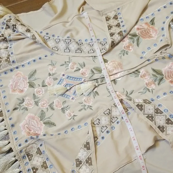 Chicos Womens Rose Embroidered Poncho Style Fringe Blouse Size Small Med - Picture 6 of 9